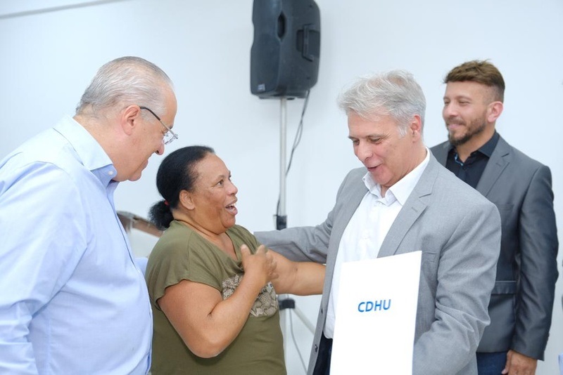 CDHU entrega 68 matriculas de imóveis em conjunto habitacional em São Vicente, na Baixada Santista