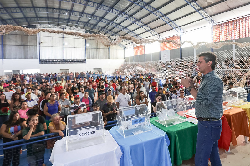 Famílias de Riolândia participam do sorteio de moradias da CDHU